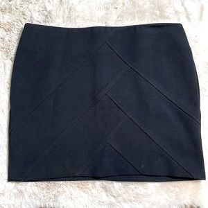 Forever 21 Black Mini with Geometric Design - Size Large